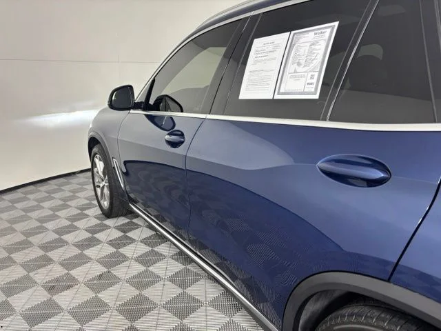 Used 2019 Blue BMW xDrive40i image 10