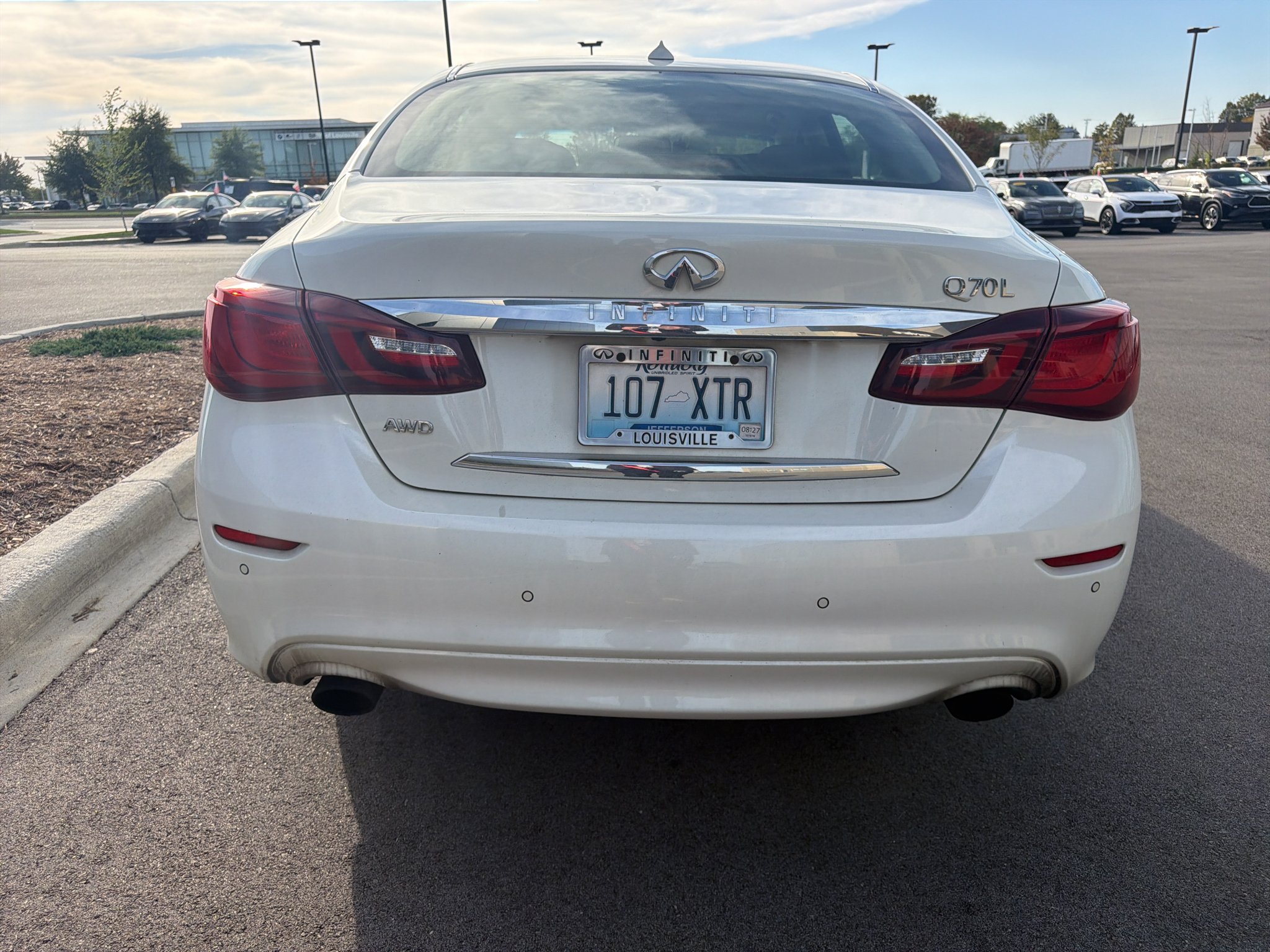 Used 2016 Majestic White INFINITI 5.6 image 15