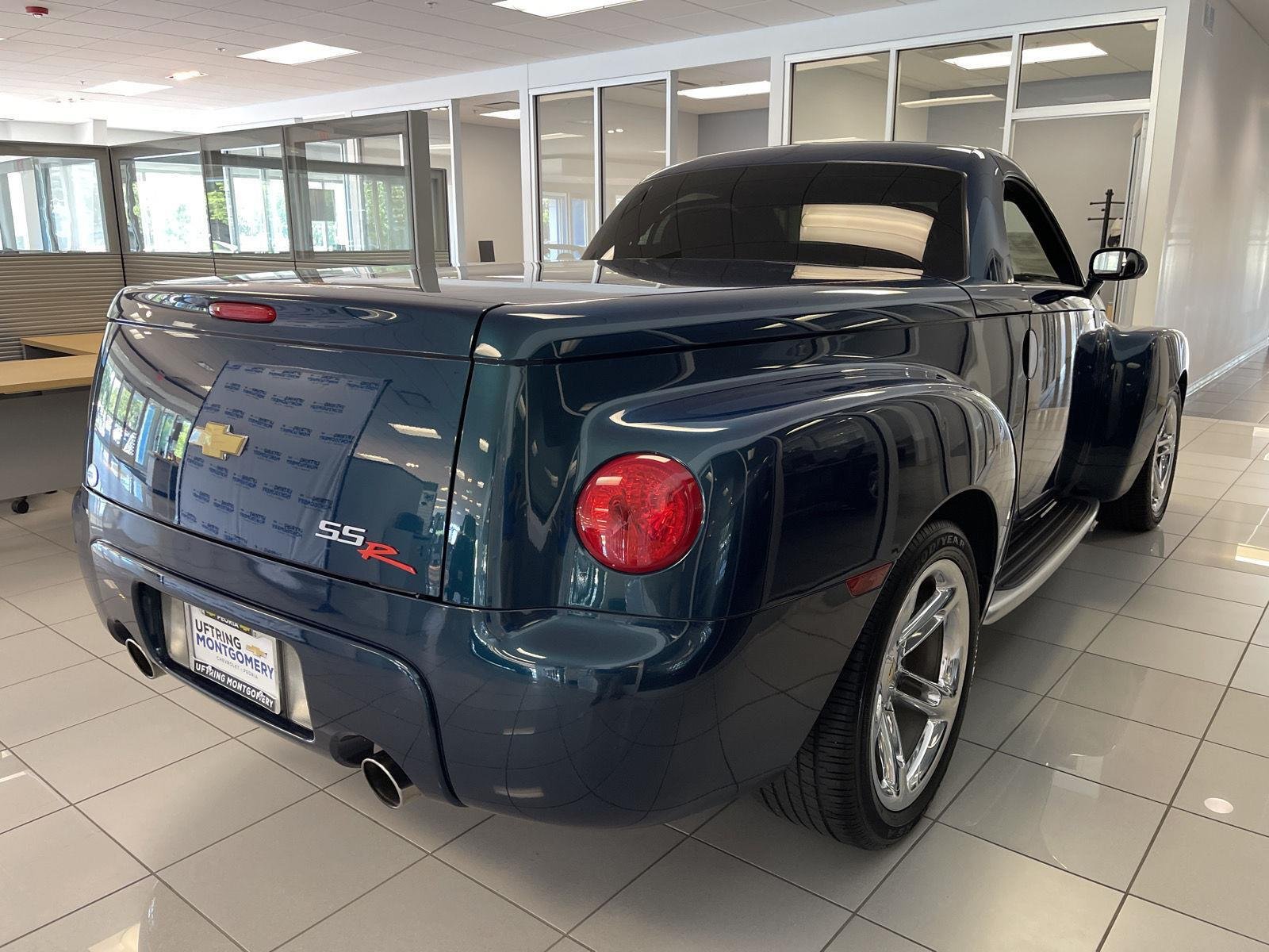 Used 2005 Aqua Blur Metallic Chevrolet LS image 4