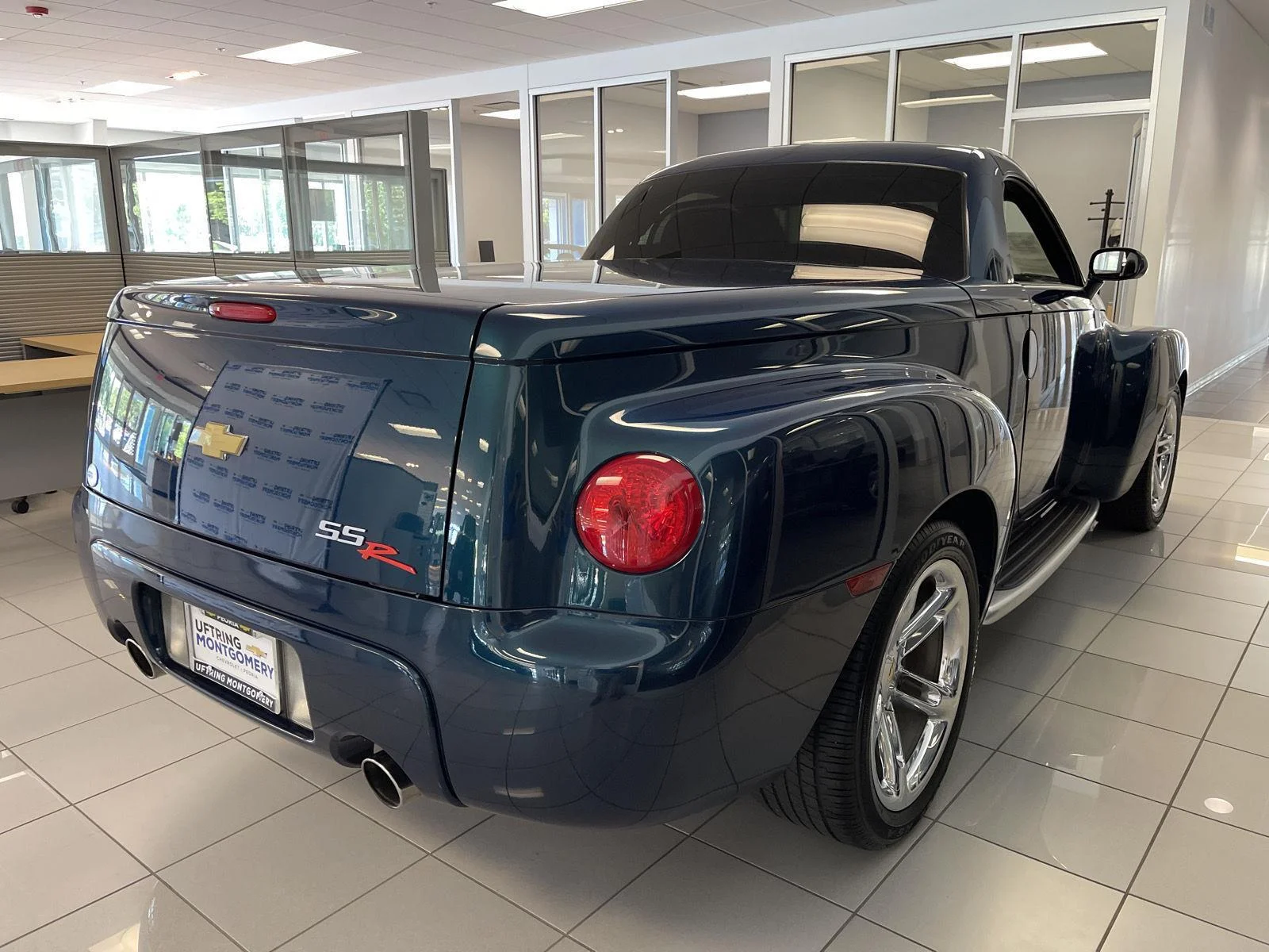 Used 2005 Aqua Blur Metallic Chevrolet LS image 4