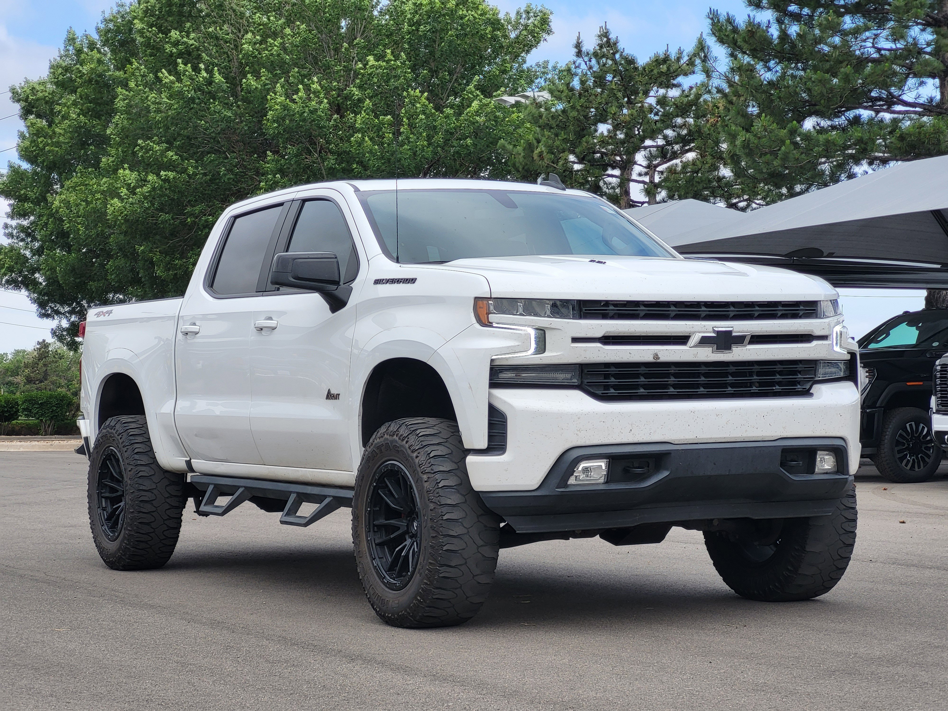 Used 2021 SUMMIT WHITE Chevrolet RST image 3
