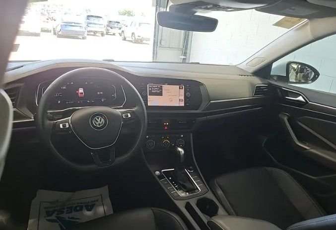 Used 2020 White Volkswagen SEL Premium image 5