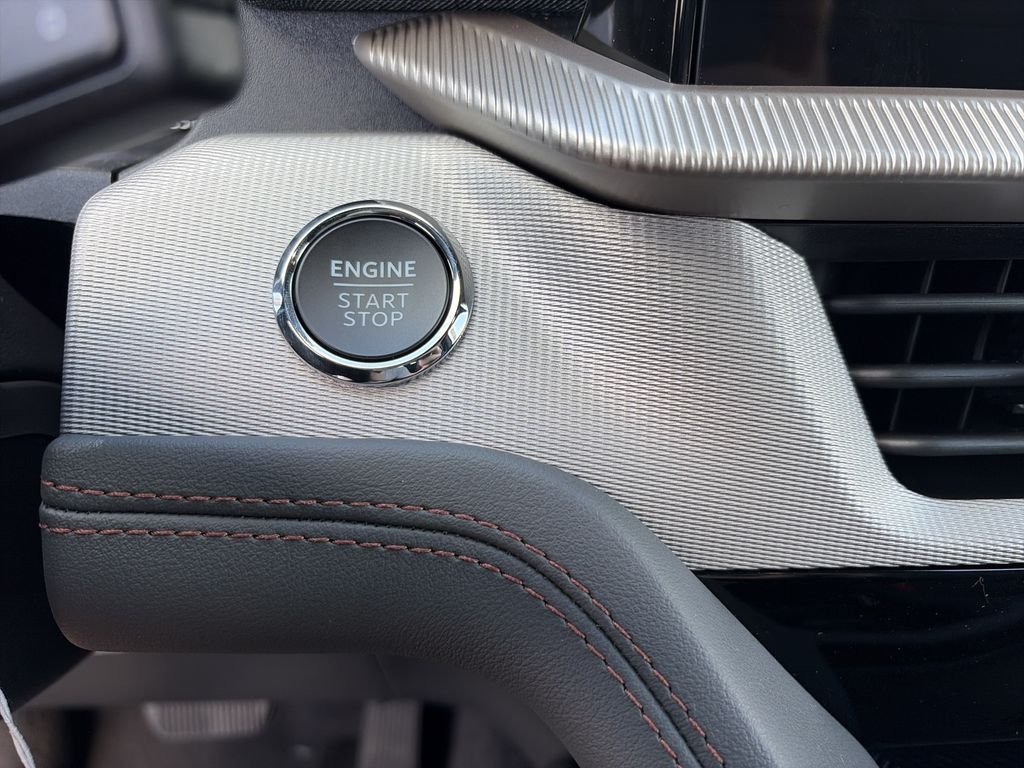 New 2027 Agate Black Metallic Ford Active image 27