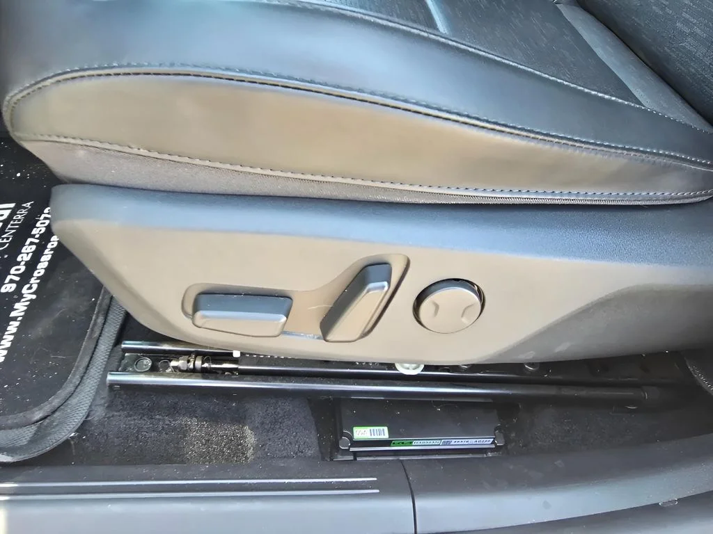 Used 2023 Snow White Pearl Kia Wave image 13