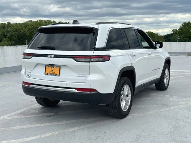 Used 2024 White Jeep Laredo X image 7