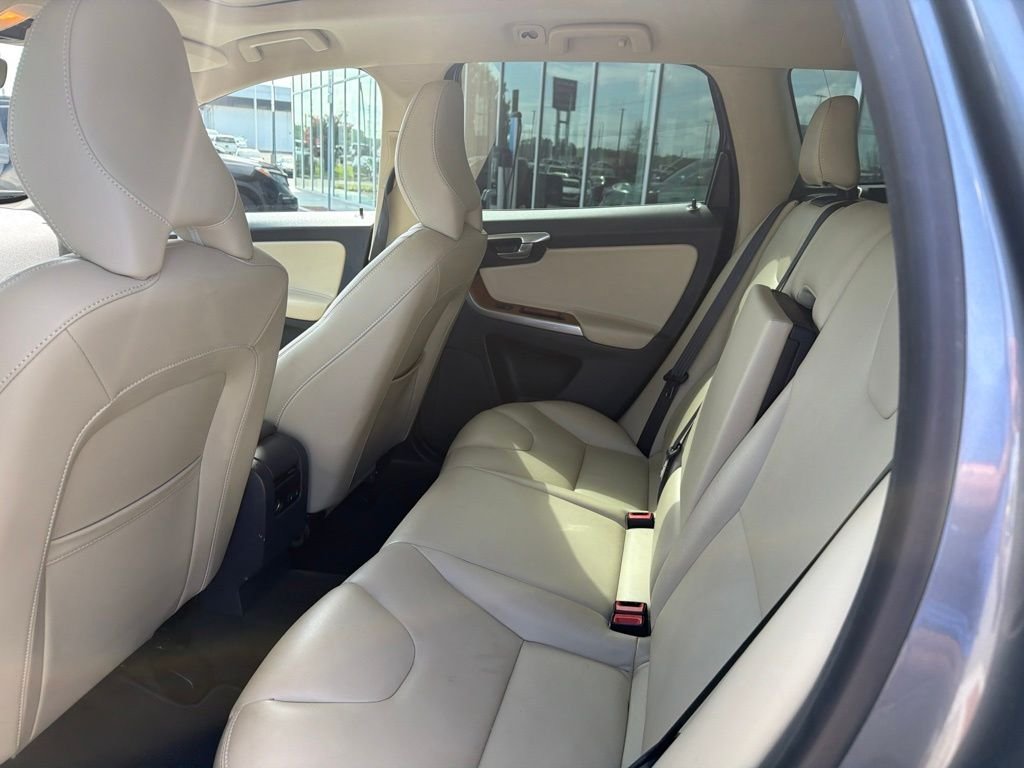 Used 2017 Gray Volvo T5 Inscription image 25