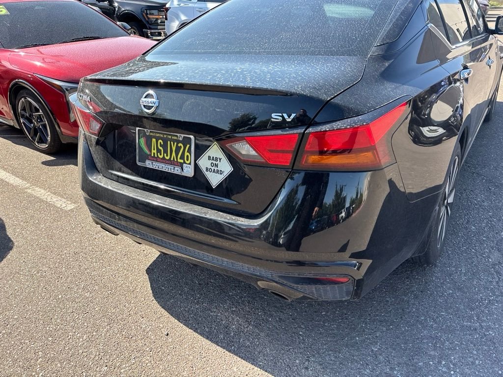 Used 2019 Black Nissan 2.5 SV image 16