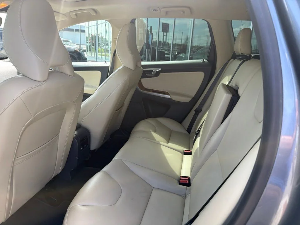 Used 2017 Gray Volvo T5 Inscription image 25