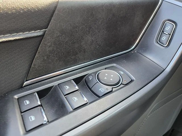 Used 2025 Red Ford XLT image 37