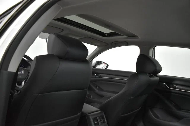 Used 2018  Honda EX-L image 30