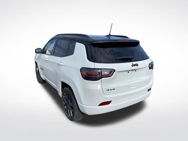 Used 2025 White Jeep Limited image 3