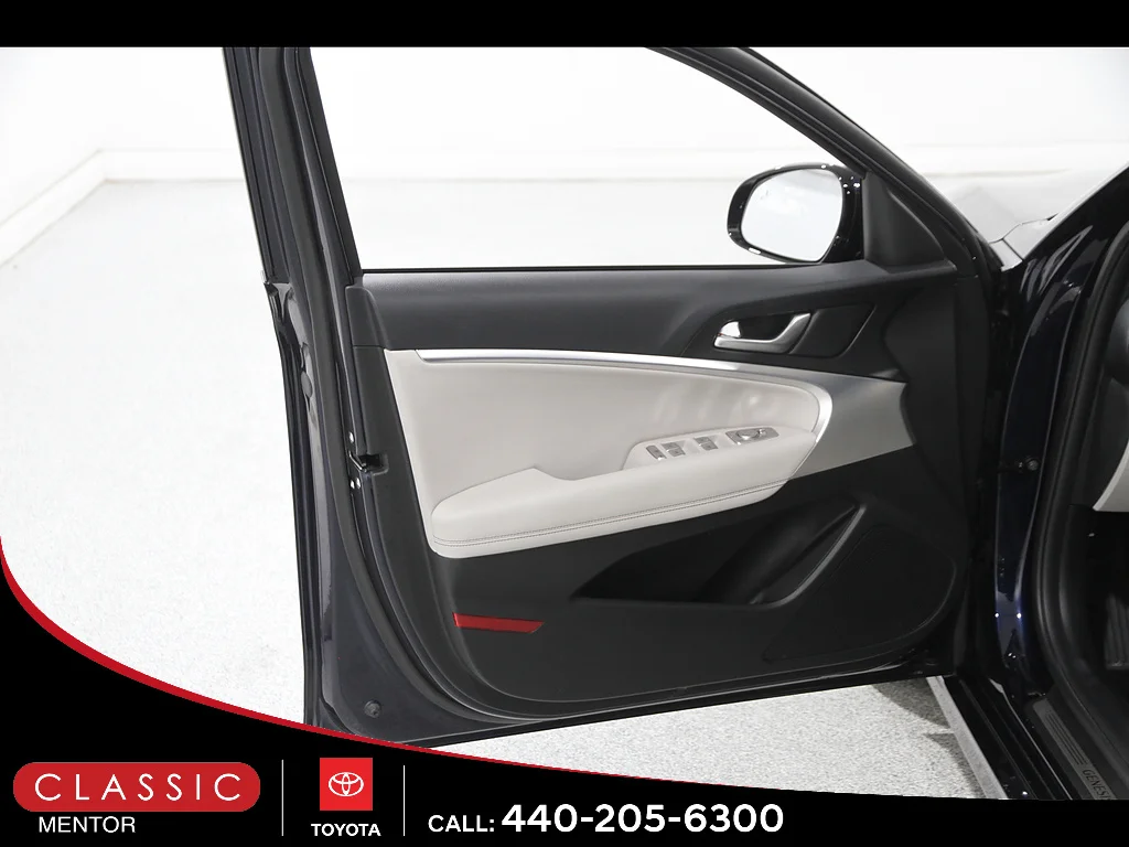 Used 2023 Capri Blue Metallic Genesis 2.0T image 4