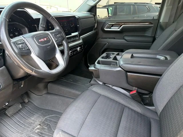 Used 2022 Silver GMC Elevation image 17
