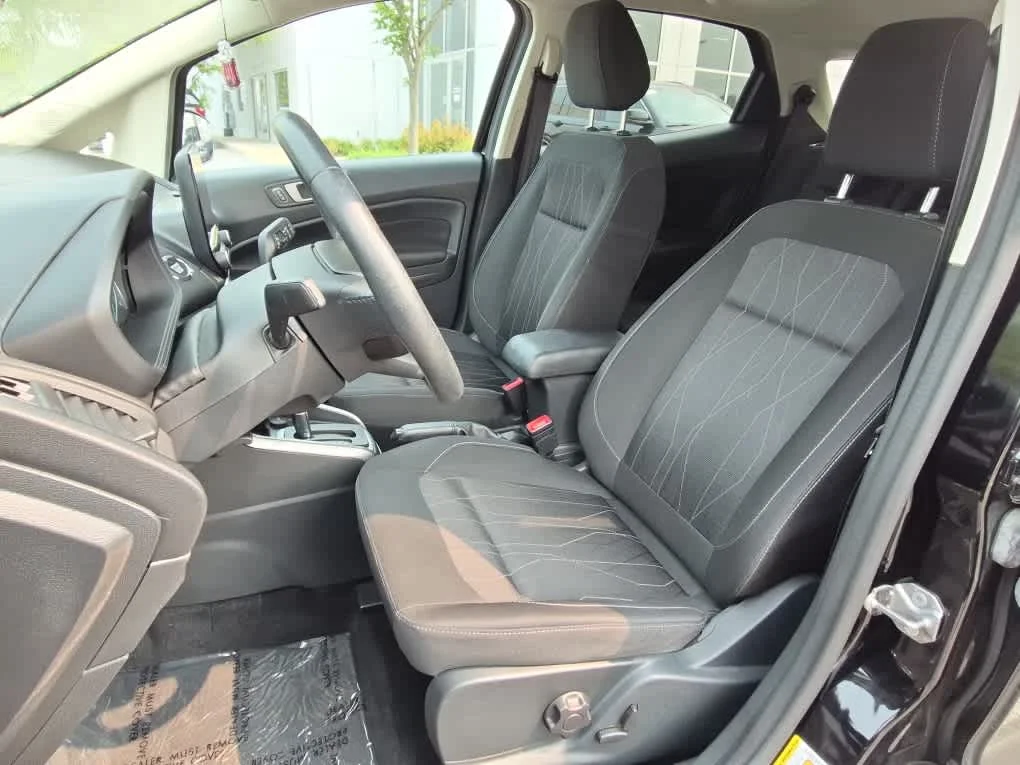 Used 2020 Shadow Black Ford SE image 10