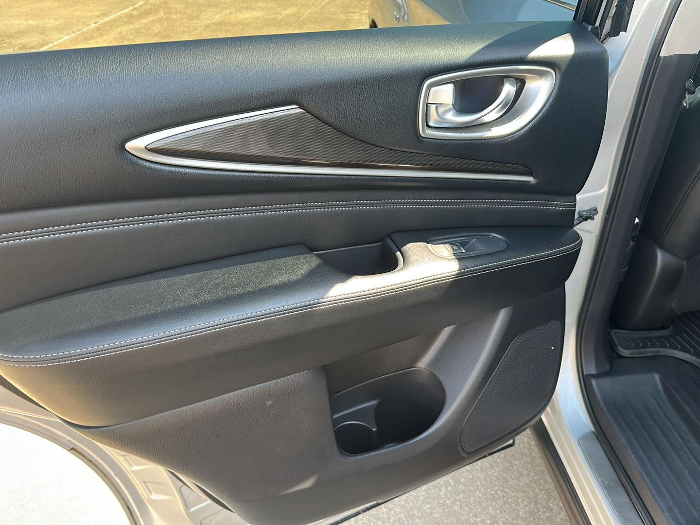 Used 2016 Liquid Platinum INFINITI  image 8