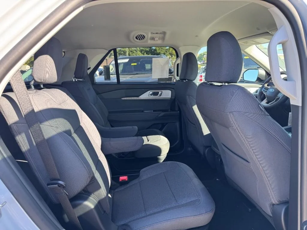 New 2026 Space White Metallic Ford Active image 5