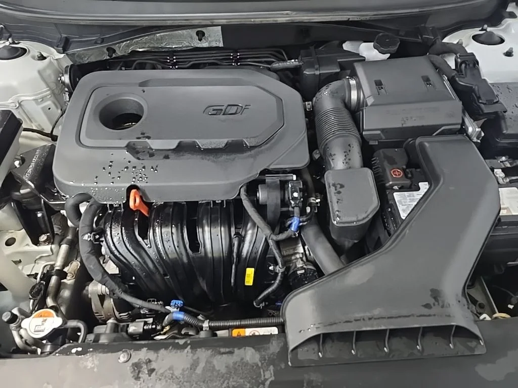 Used 2018 White Hyundai Sport+ image 15