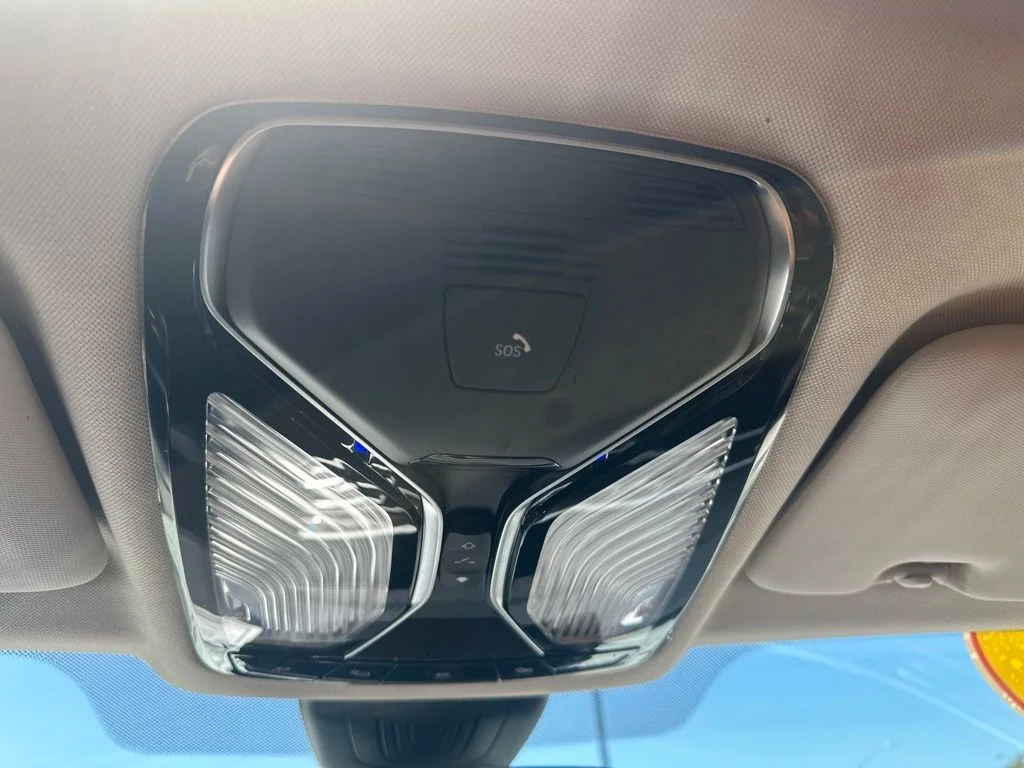 Used 2021 White BMW xDrive40i image 28