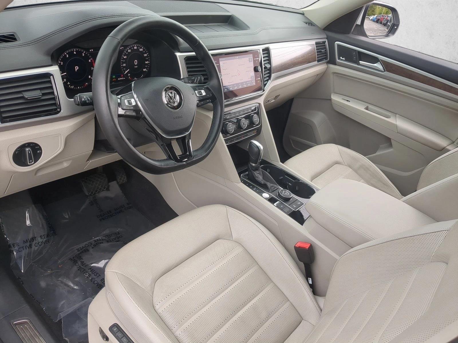 Used 2018 Pure White Volkswagen 3.6L V6 SEL Premium image 10