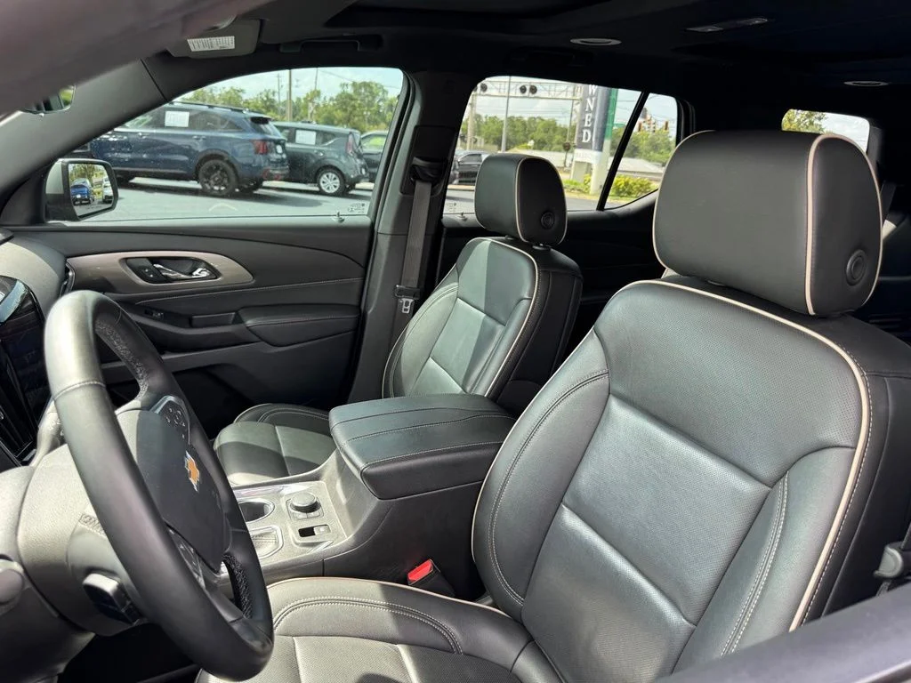Used 2023 Gray Chevrolet Premier image 9