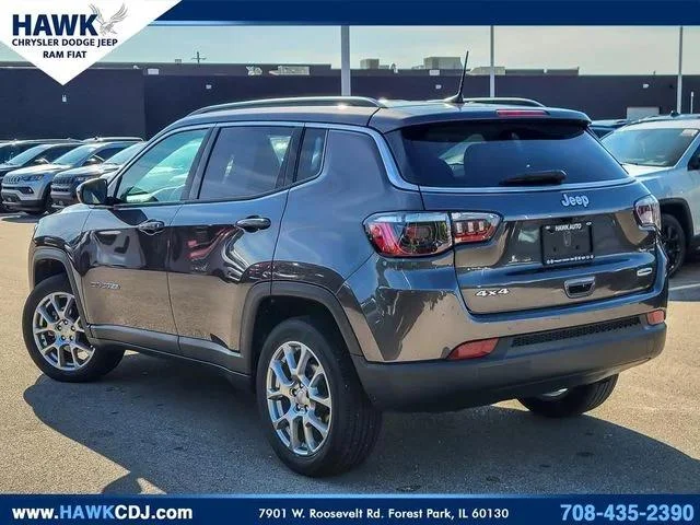 Used 2022 Gray Jeep Latitude Lux image 7