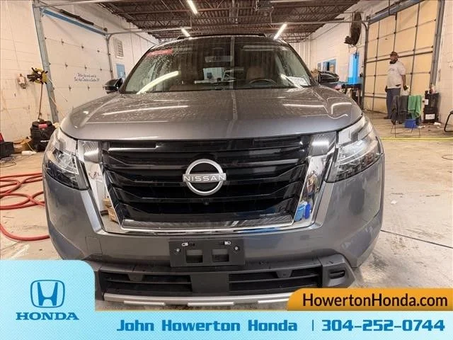 Used 2023 Gray Nissan Platinum image 10