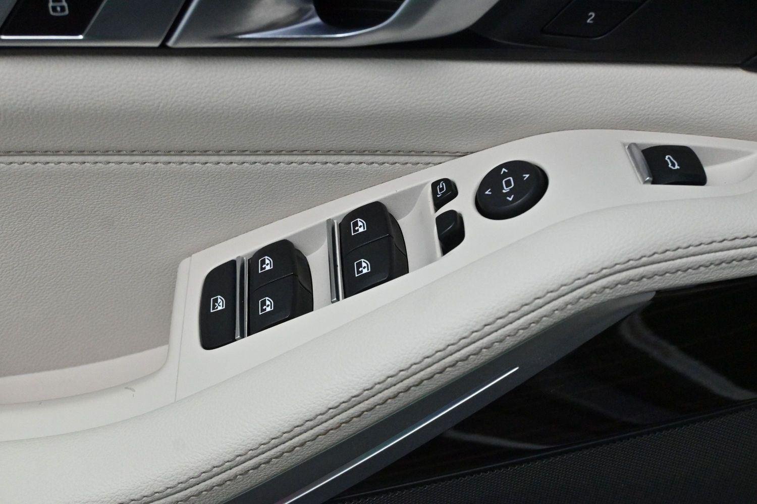 Used 2019 Arctic Gray Metallic BMW xDrive40i image 16