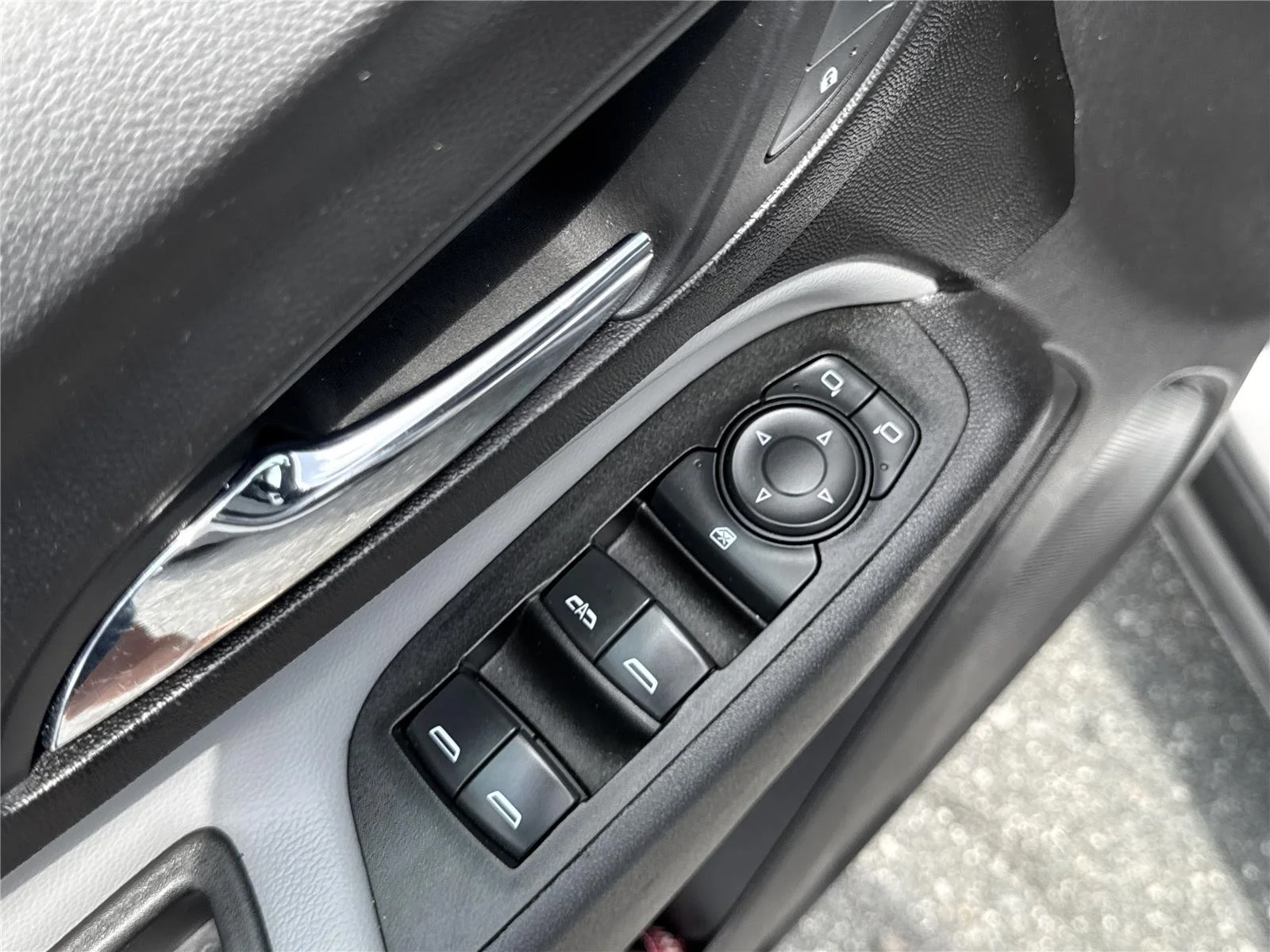 Used 2021 SILVER ICE METALLIC Chevrolet LS image 19