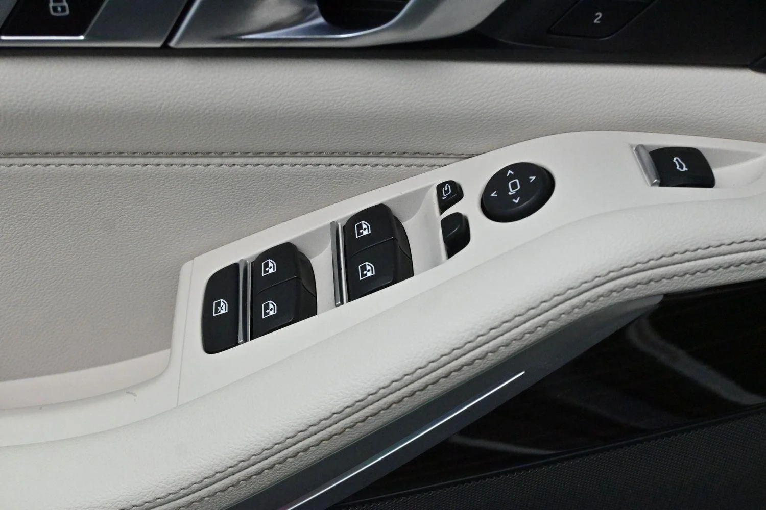 Used 2019 Arctic Gray Metallic BMW xDrive40i image 16