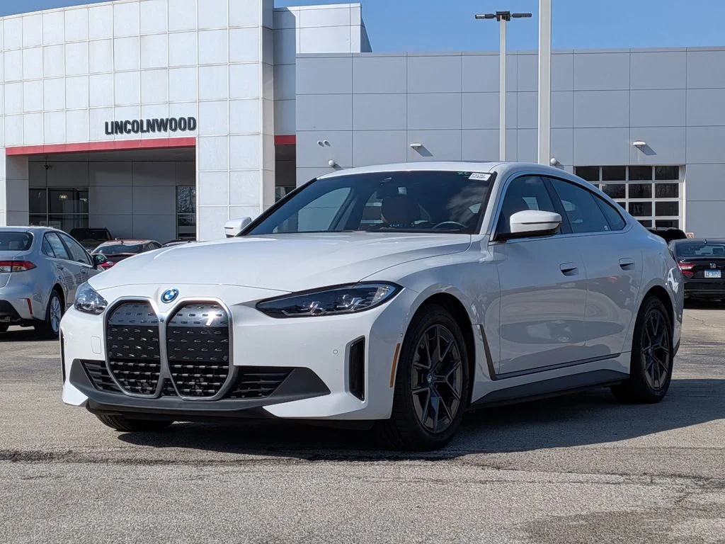 Used 2024 White BMW xDrive40 image 3