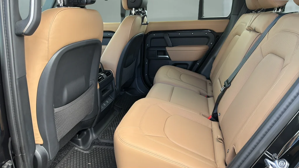 New 2026 Black Land Rover X-Dynamic SE image 18