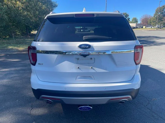 Used 2017 White Ford XLT image 4
