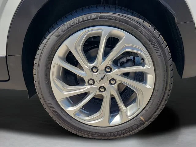 New 2027 Summit White Chevrolet LT image 7