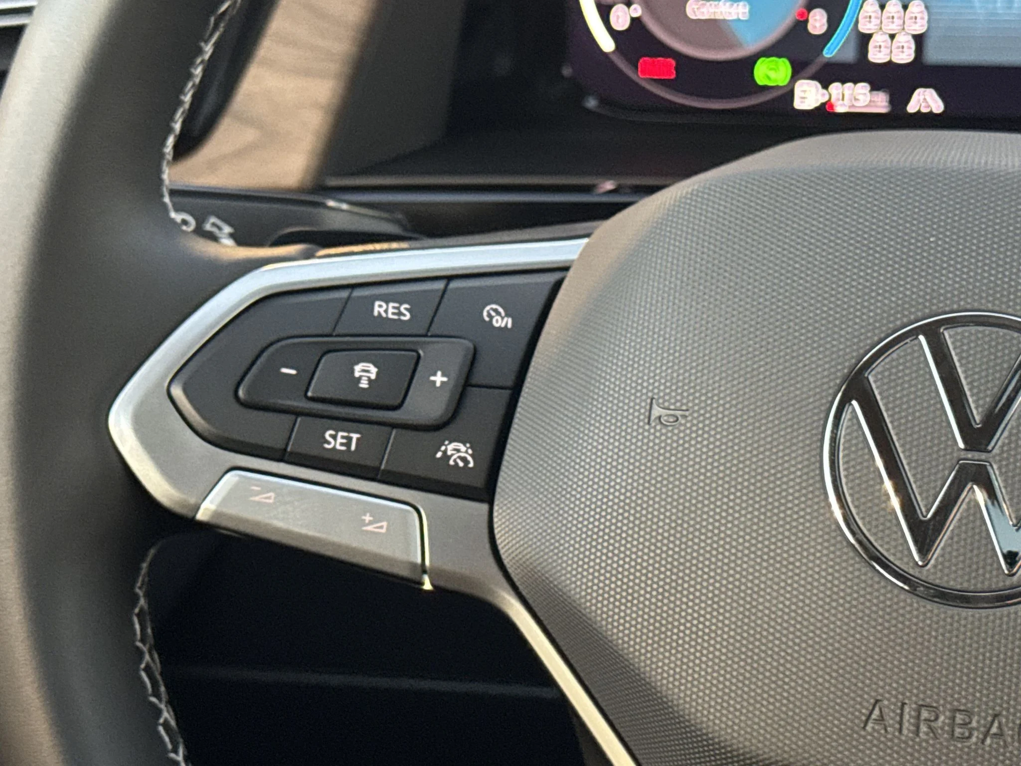 New 2026 PURE GRAY Volkswagen 2.0T SE w/Technology image 22