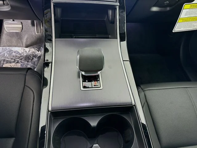 Certified Used 2026  Land Rover Dynamic SE image 19