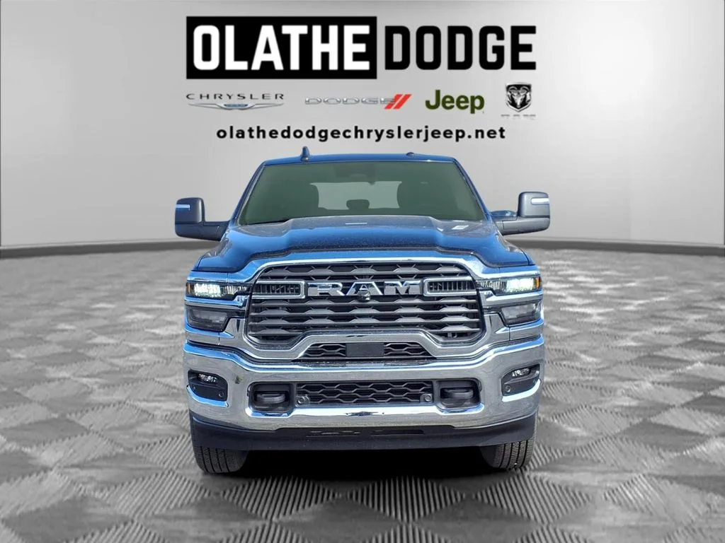 New 2026 Diamond Black Crystal Pearl-Coat Exterior Paint RAM Tradesman image 30