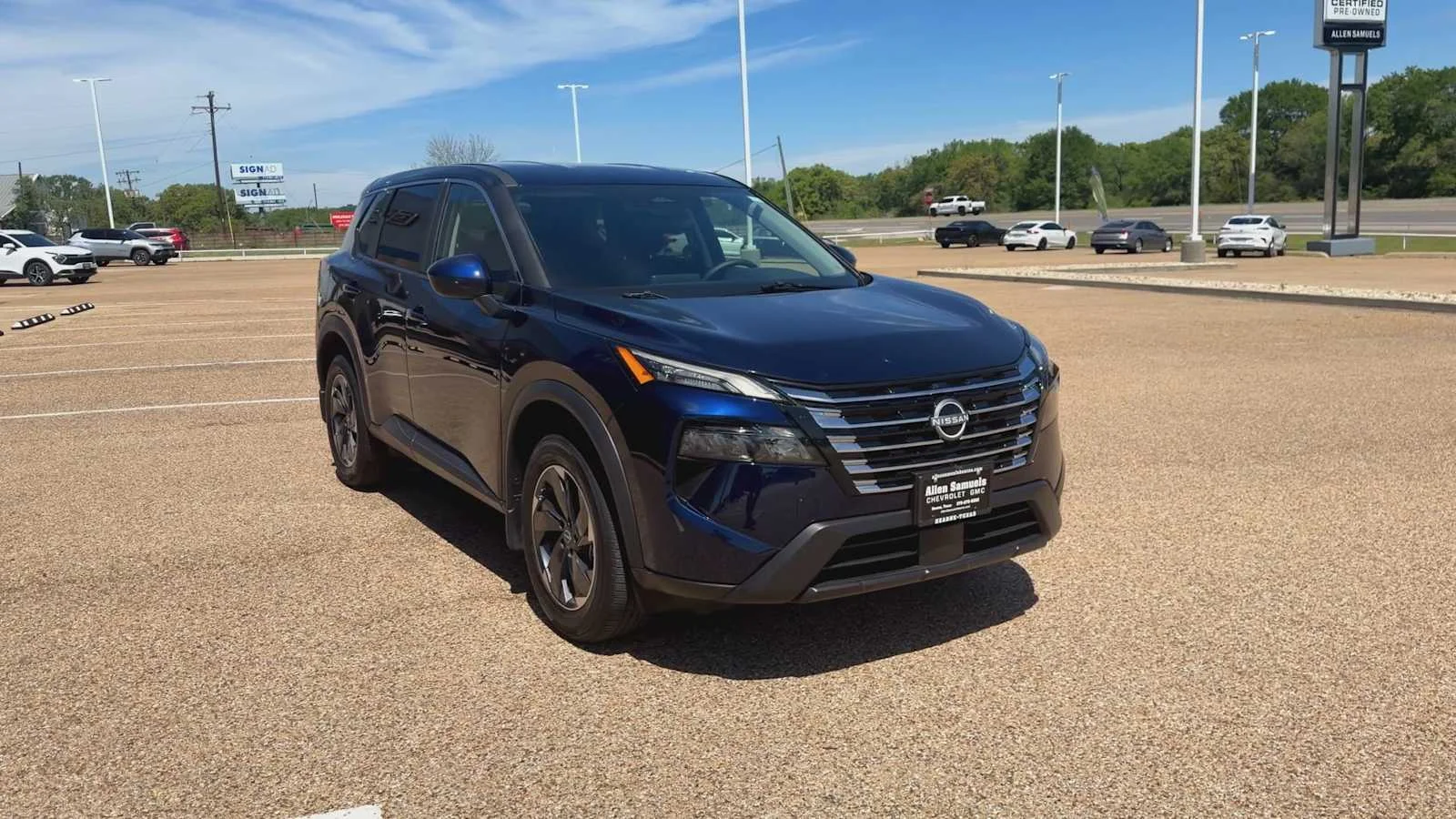 Used 2025 Deep Ocean Blue Pearl Nissan SV image 3