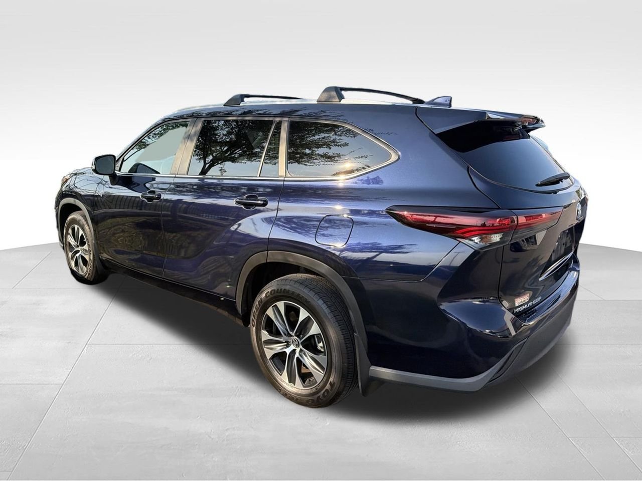 Used 2024  Toyota XLE image 6