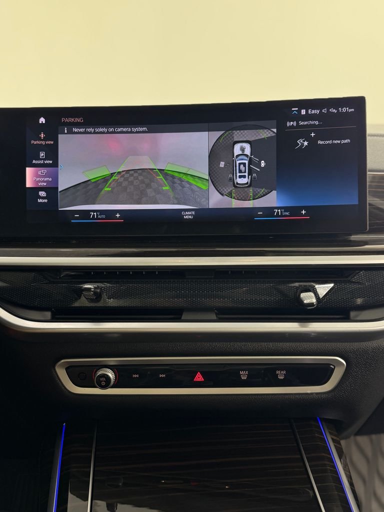 Used 2023 White Metallic BMW xDrive40i image 17