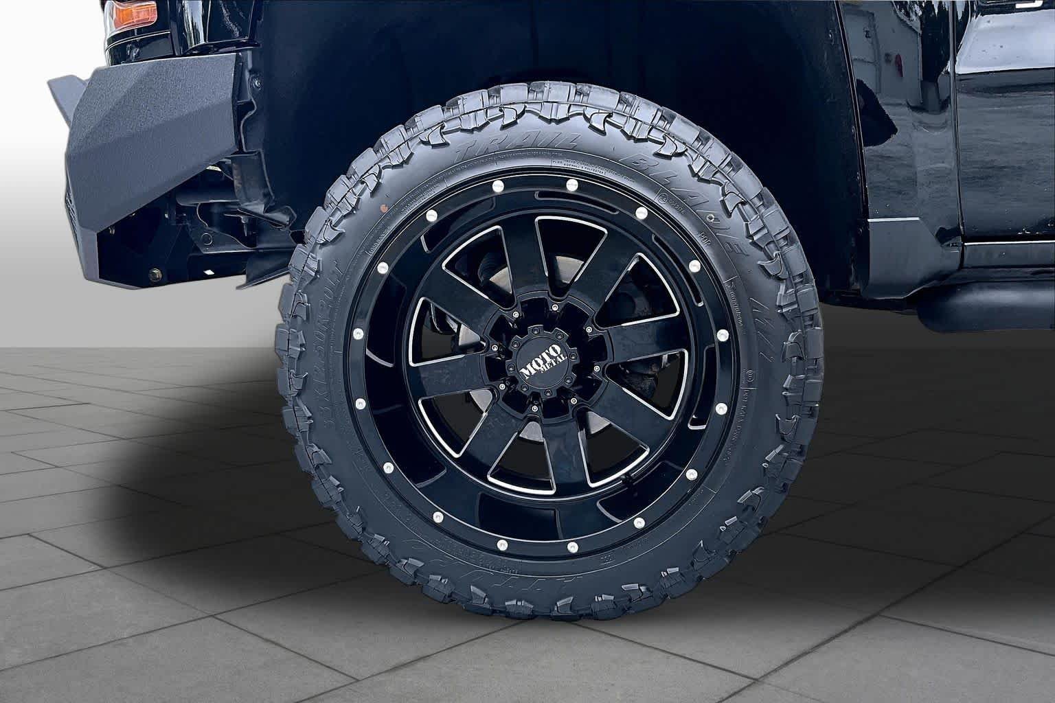 Used 2018 Black Chevrolet Custom image 10