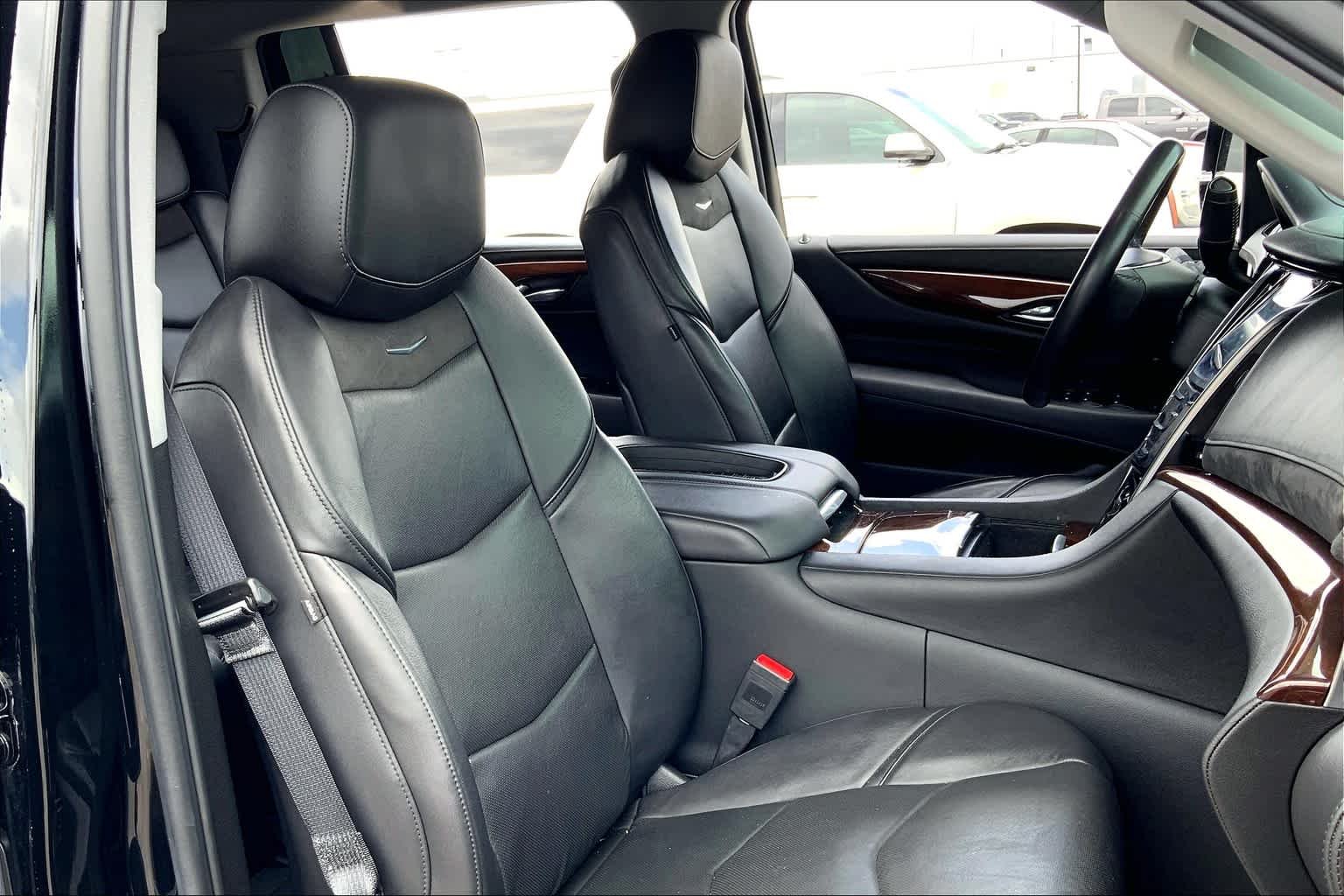 Used 2019 BLACK RAVEN Cadillac Luxury image 9