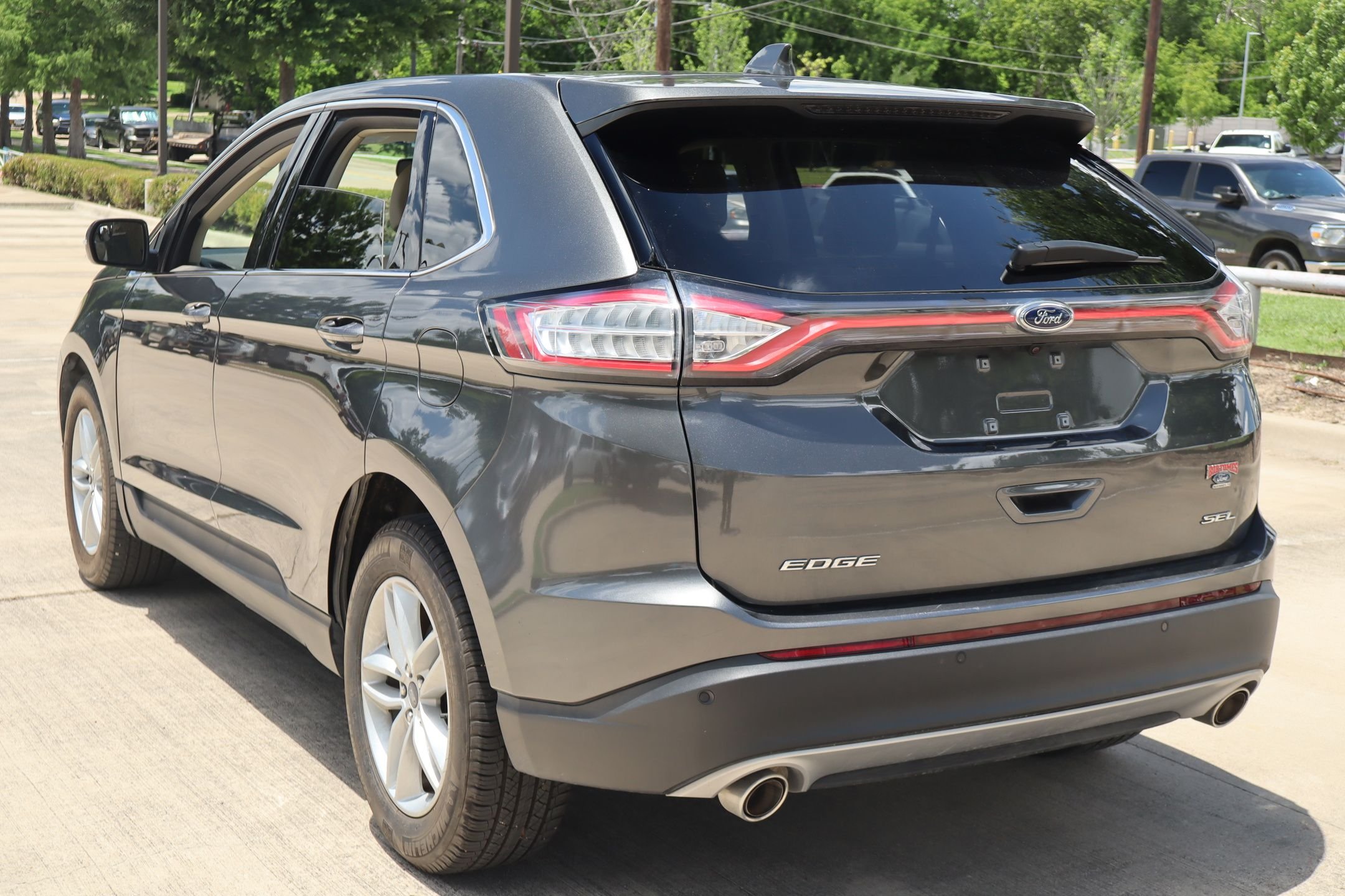 Used 2018 Gray Ford SEL image 6