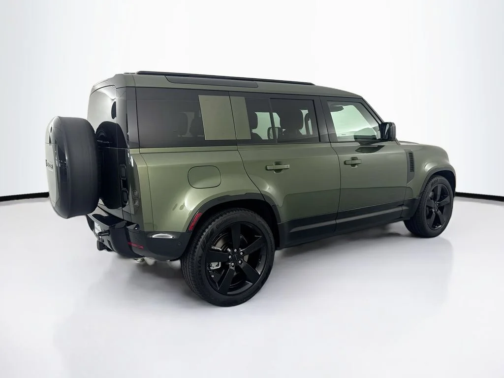 New 2026 Woolstone Green Land Rover X-Dynamic SE image 5