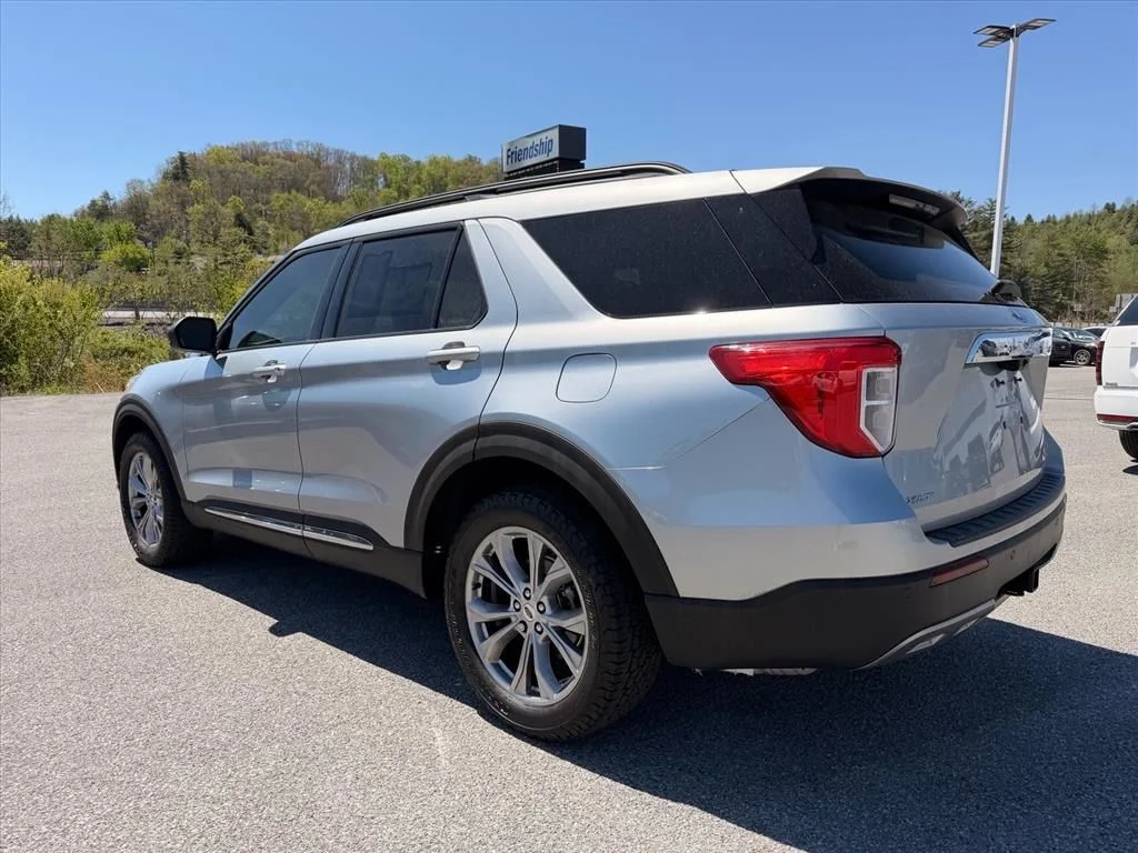 Used 2023 Silver Ford XLT image 5