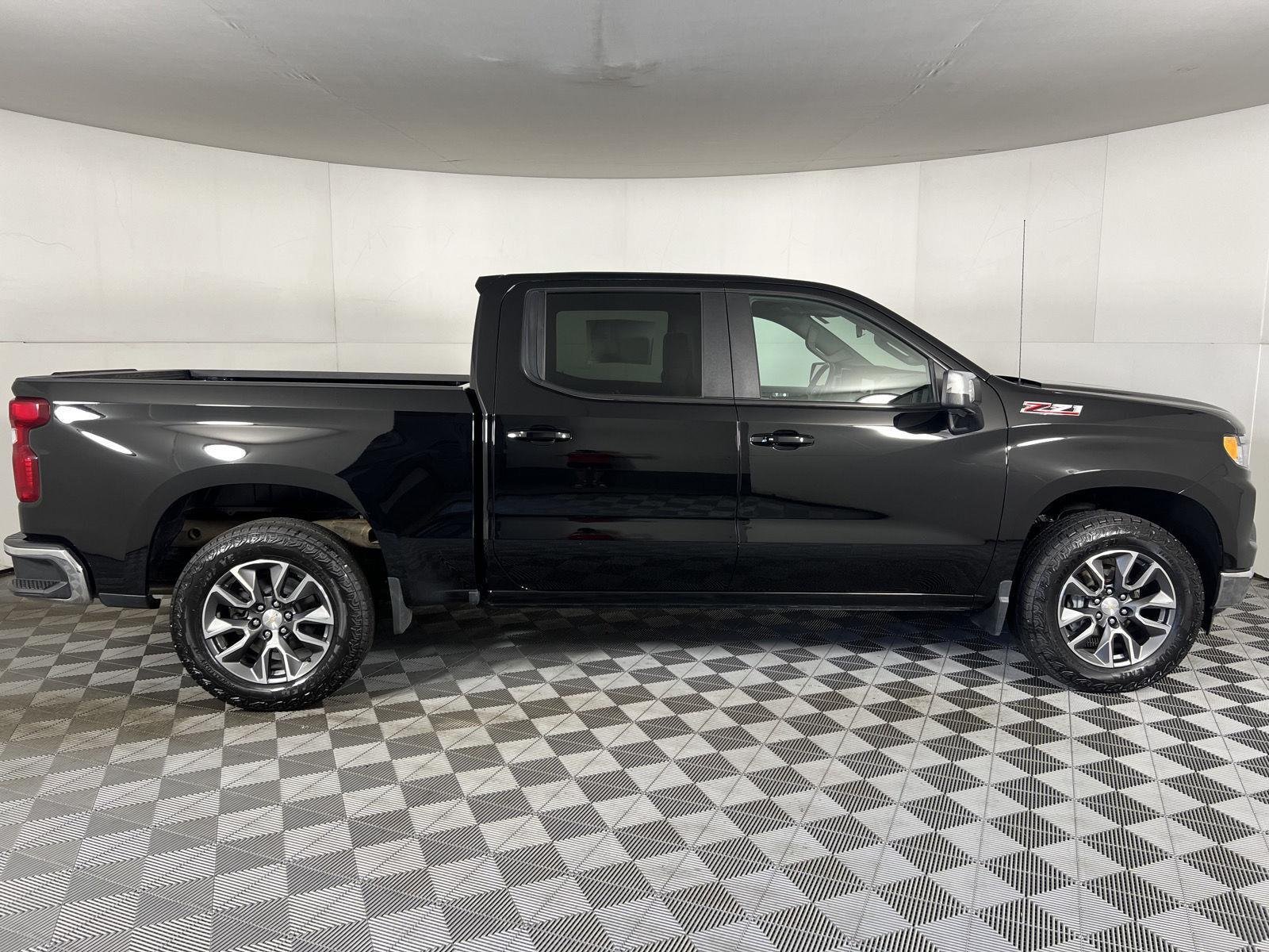 Used 2023 Black Chevrolet LT image 19