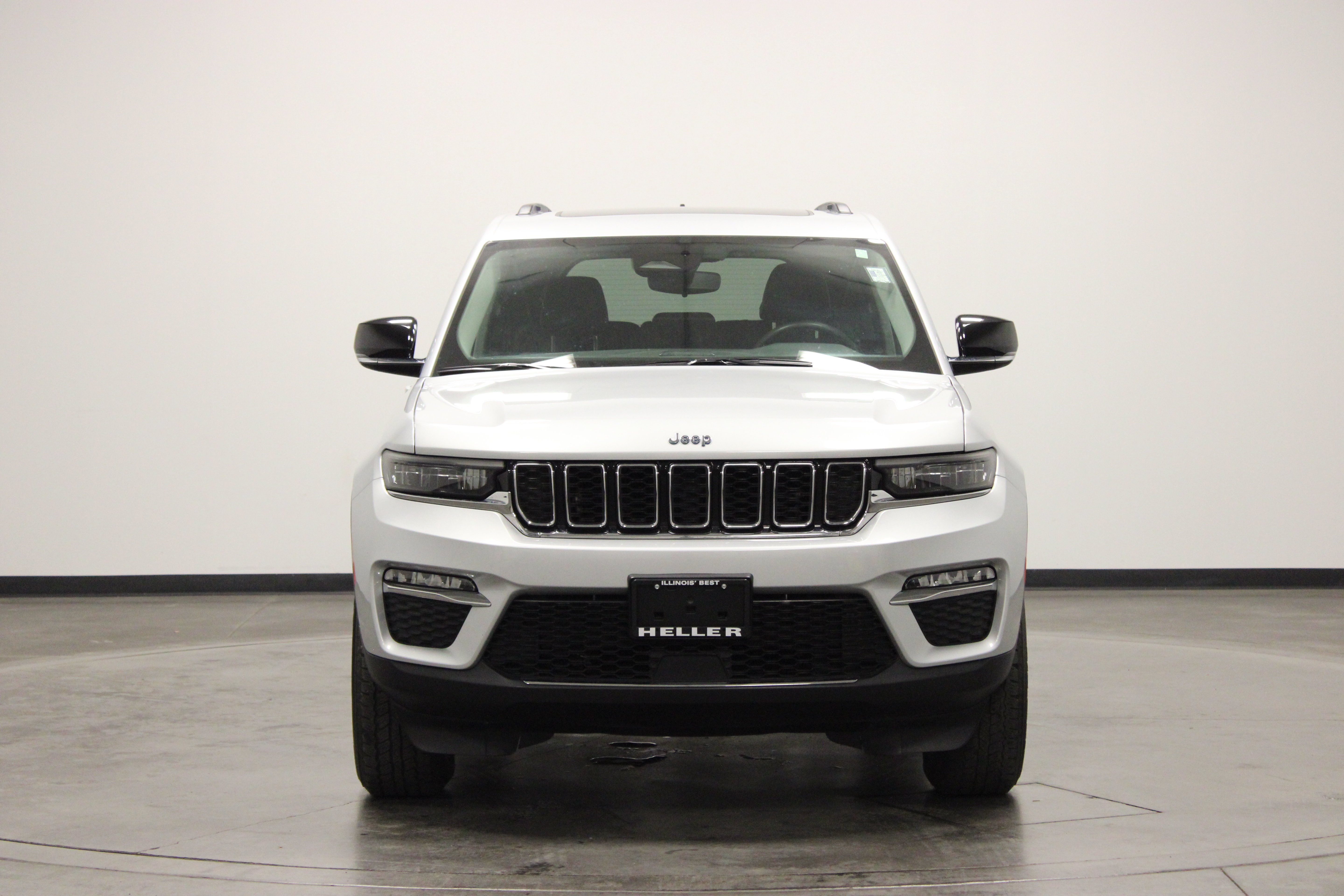 Used 2022 Silver Zynith Jeep 4xe image 3