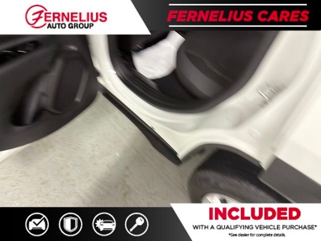 Used 2023 White Jeep Latitude image 14
