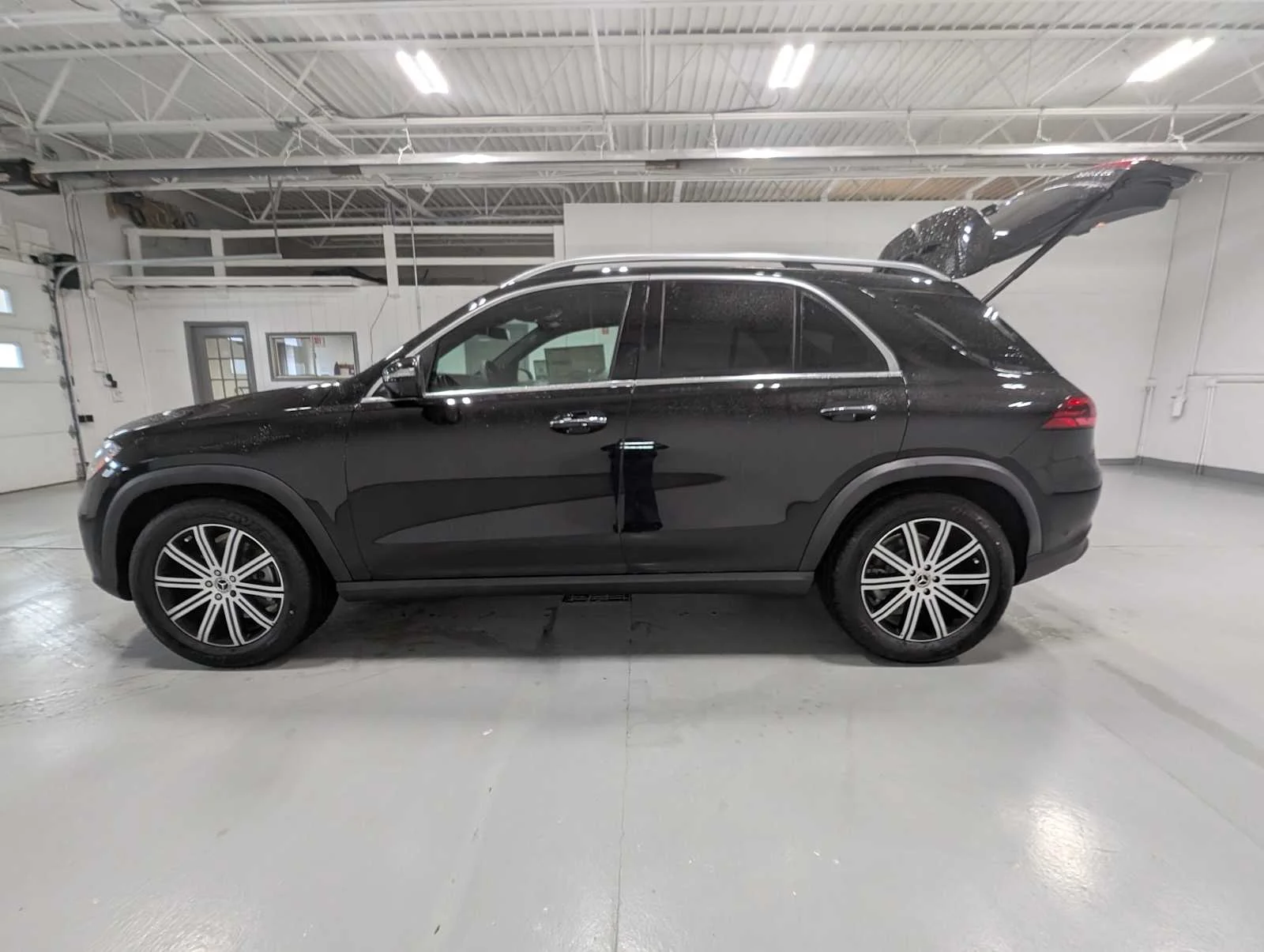 Used 2026 Obsidian Black Metallic Mercedes-Benz GLE 350 image 8