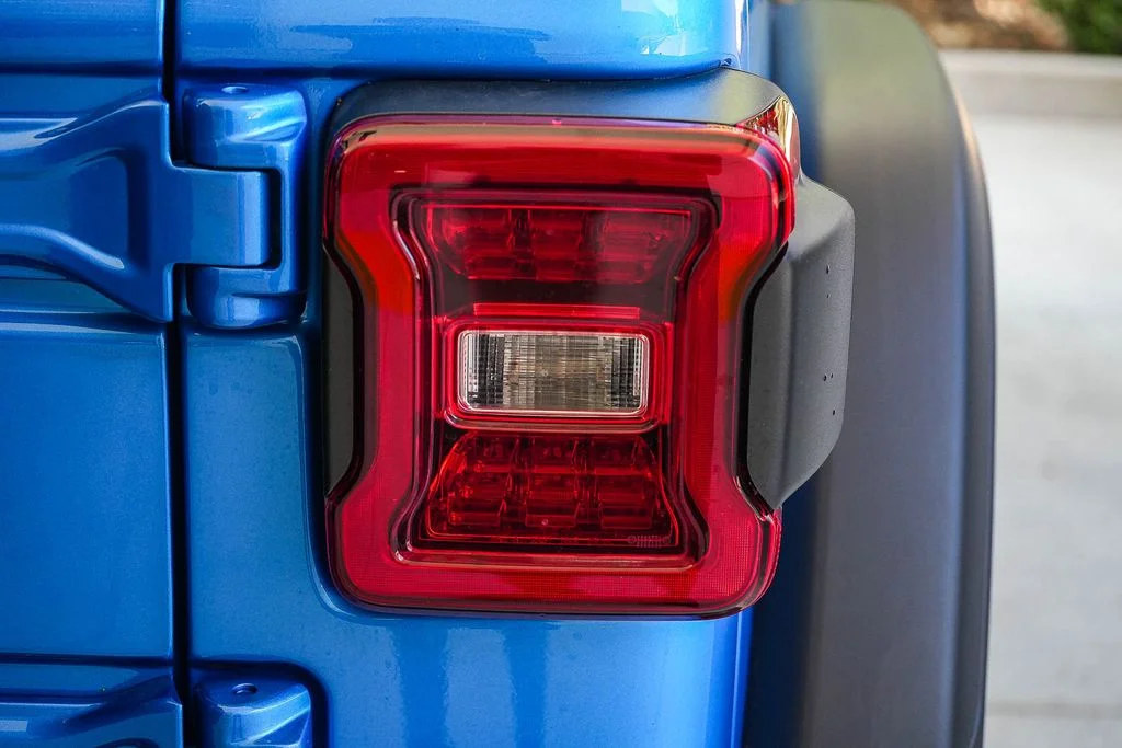 New 2026 Hydro Blue Pearl-Coat Exterior Paint Jeep Rubicon image 7