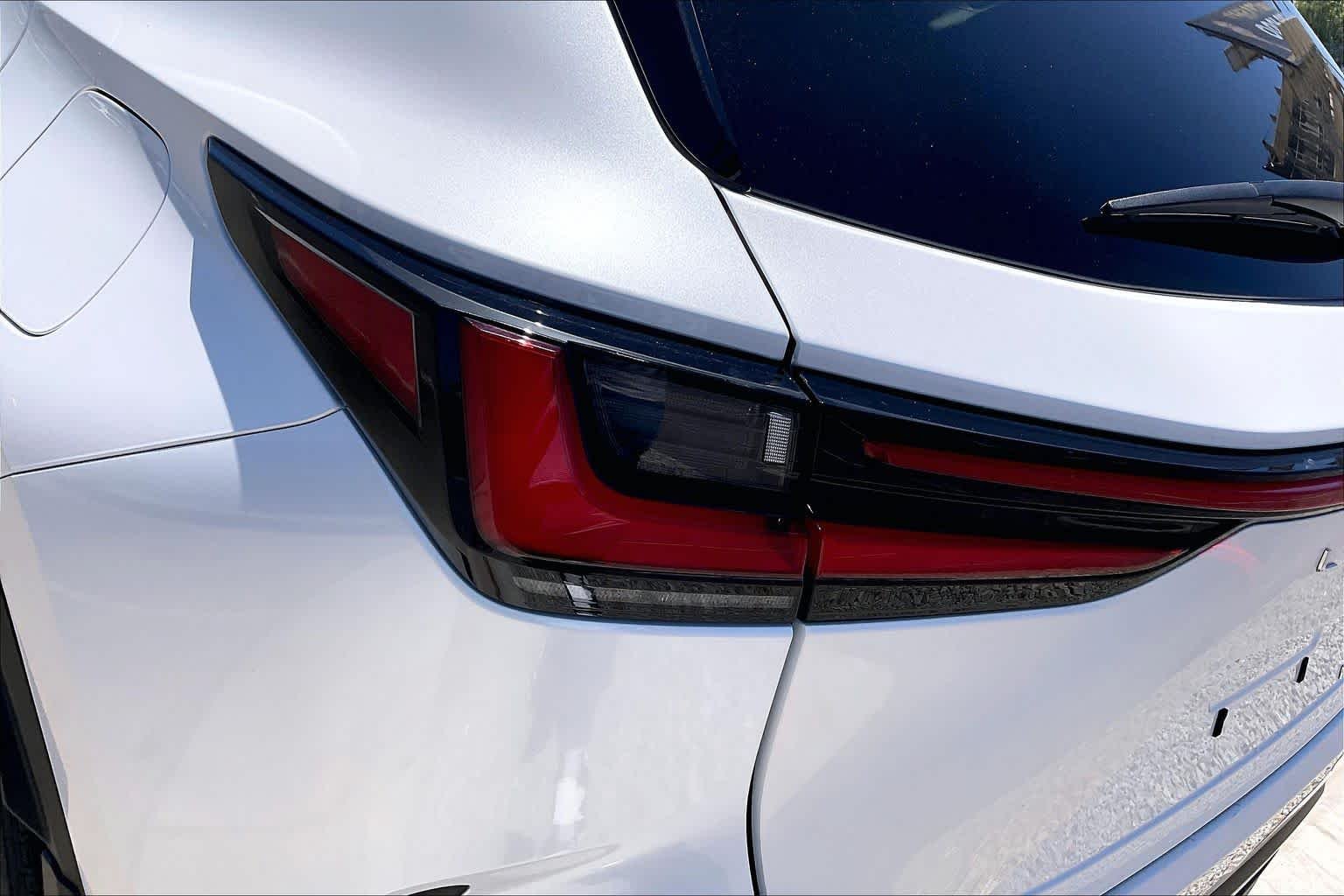 Used 2025 Eminent White Pearl Lexus Premium image 27